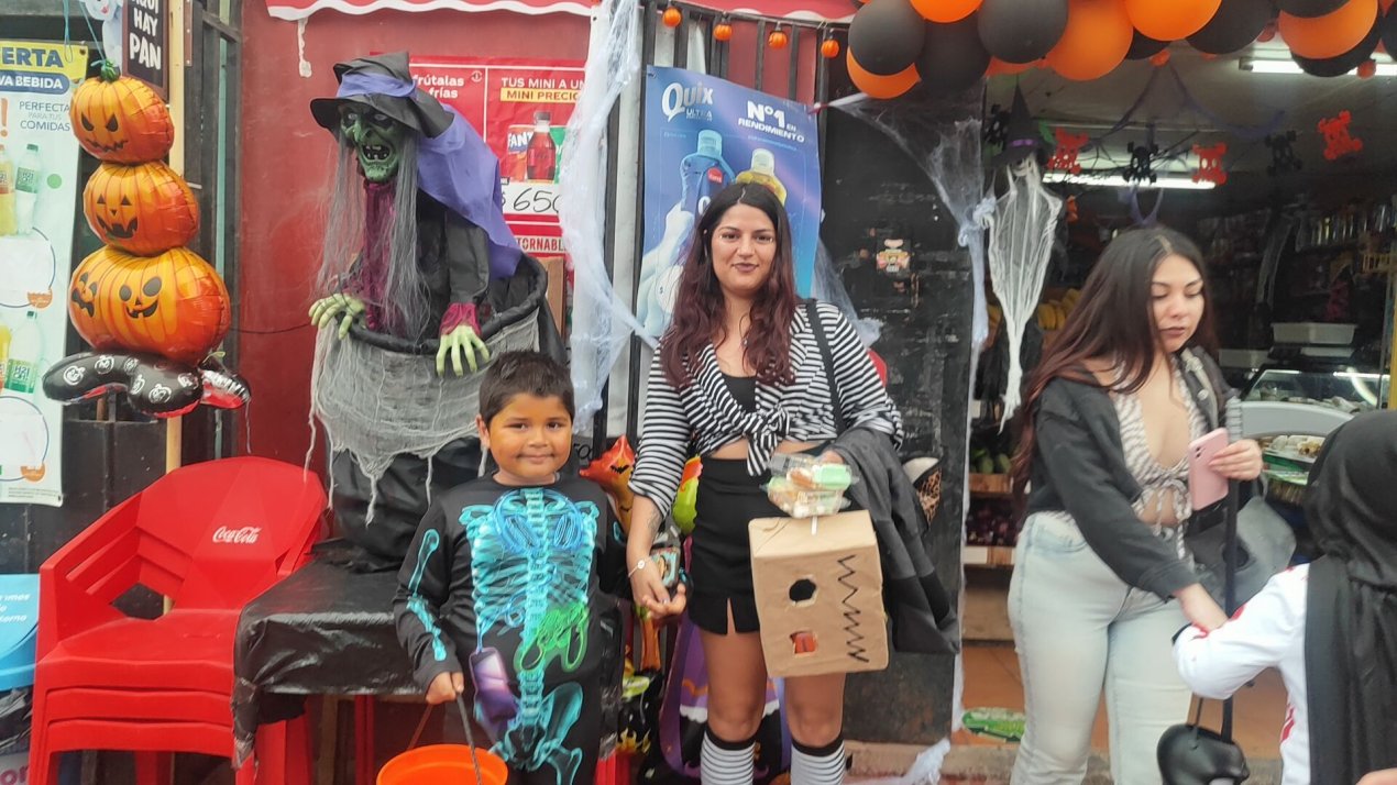 /caldera-celebro-halloween-con-creatividad-y-espiritu-familiar