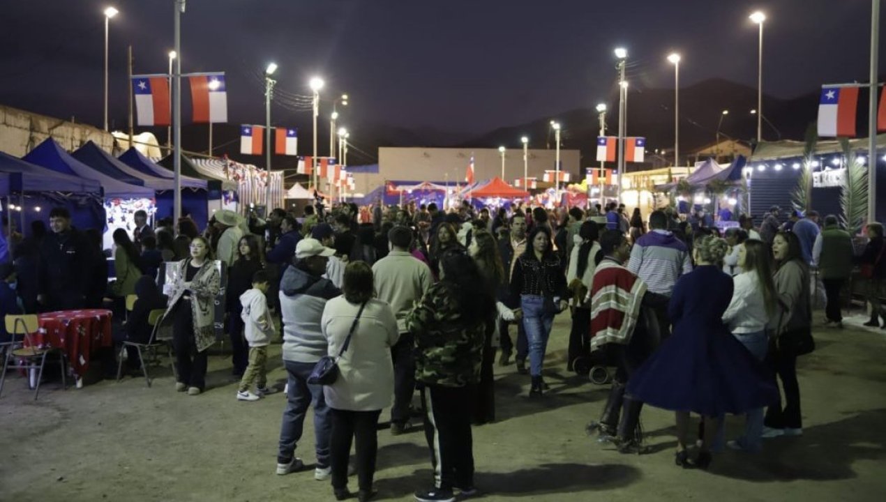 /local/taltal-vive-las-fiestas-patrias-se-inauguran-las-fondas-2025