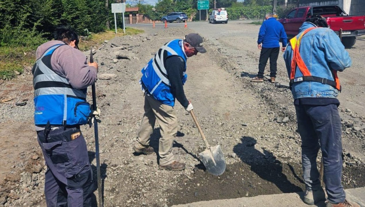 /molina-inicia-pavimentacion-de-camino-santa-lucia