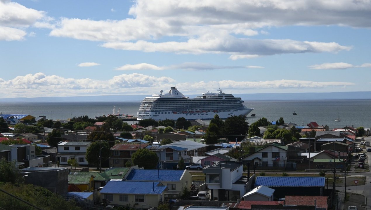 /con-positivas-cifras-en-turismo-antartico-empresa-portuaria-austral