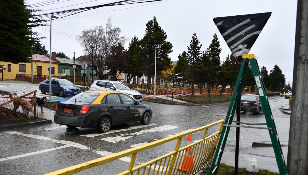 /municipalidad-de-punta-arenas-modifica-senaleticas-por-temporada-invernal