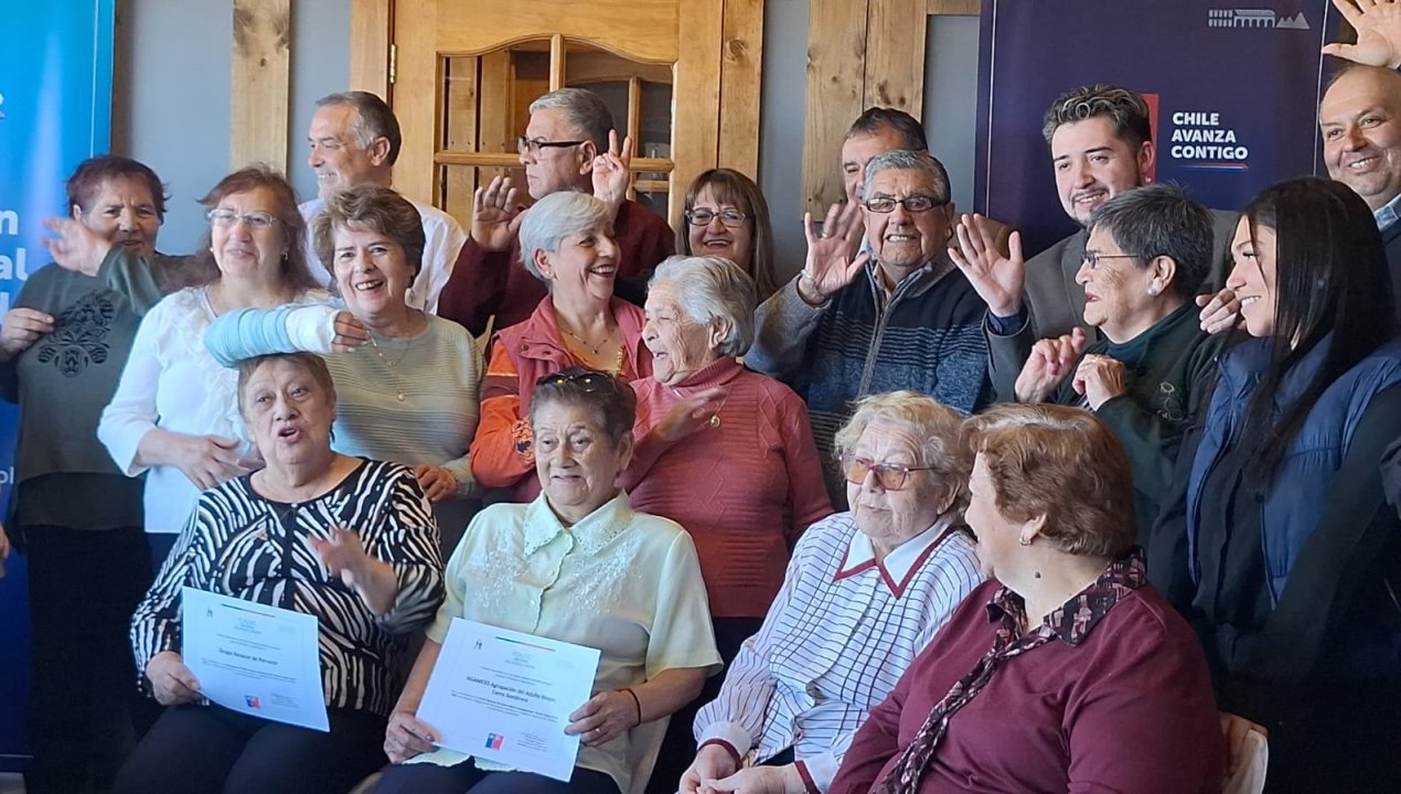 /personas-mayores-de-porvenir-y-primavera-reciben-certificacion-del-fondo