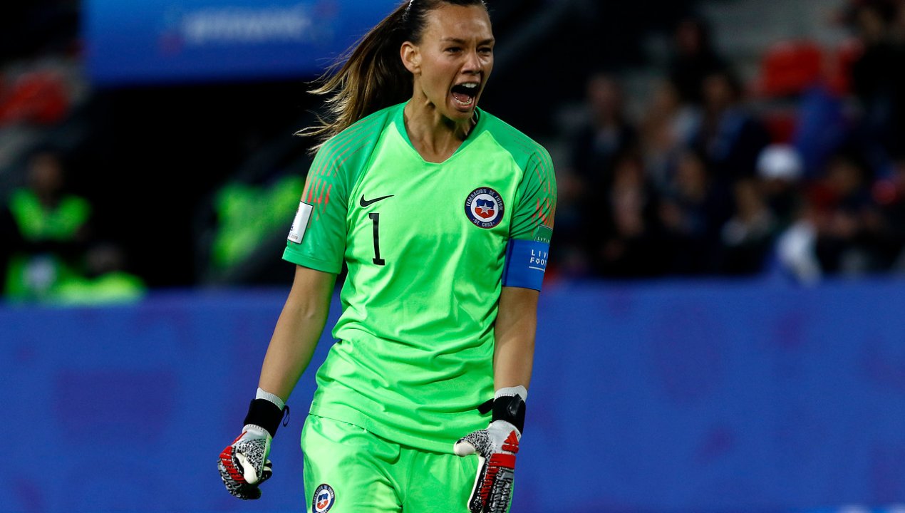 /leyenda-tiane-endler-es-elegida-la-tercera-mejor-arquera-de-la-historia