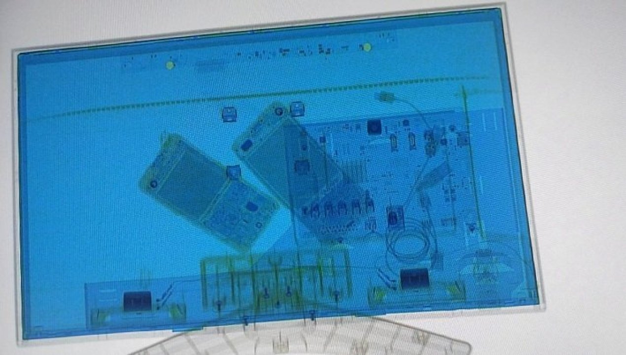 /regionales/region-de-los-lagos/incautan-celulares-ocultos-al-interior-de-un-televisor-en-carcel-de-osorno