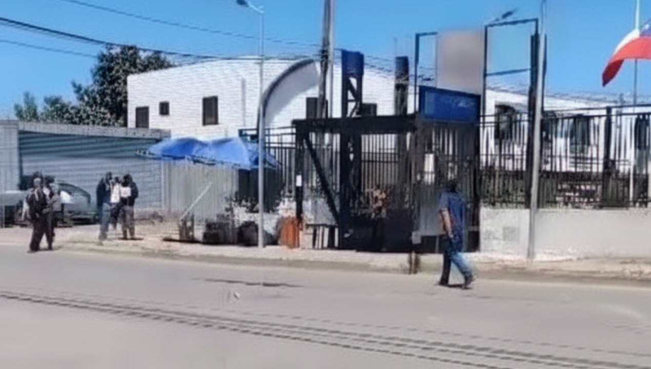 /actualidad/salud/muerte-de-adulta-mayor-frente-a-cesfam-reabre-debate-por-protocolos-de