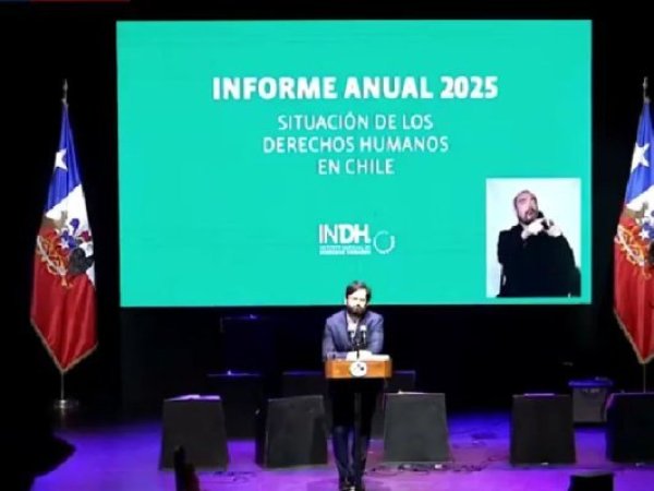 El presidente Gabriel Boric fue increpado durante presentación en el INDH