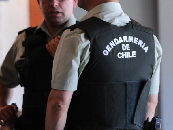 Gendarmería remueve a dos funcionarios tras error que liberó a imputado en Centro de Justicia