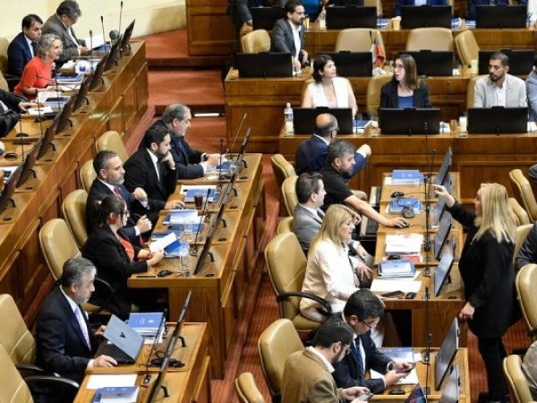 Gobierno busca votos clave para Plan de Reconstrucción en medio de rechazo opositor