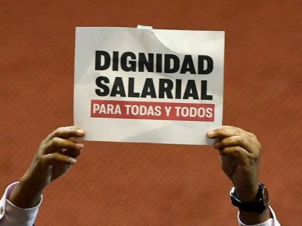 Diputados aprueban aumento del ingreso mínimo y asignaciones familiares