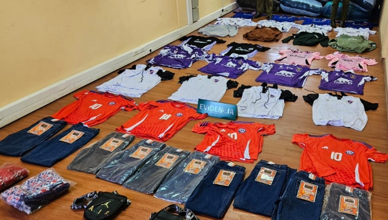 /carabineros-de-antofagasta-incauta-mas-de-6-mil-prendas-de-contrabando